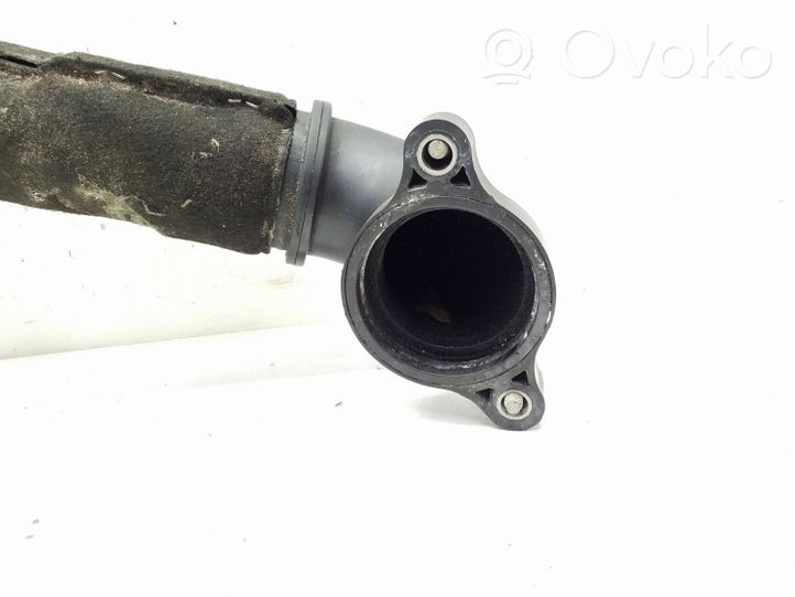 Volkswagen Jetta VI Tube d'admission de tuyau de refroidisseur intermédiaire 04L131111M