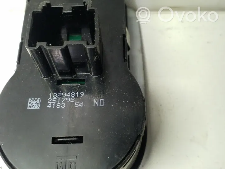 Opel Zafira C Light switch 13294819