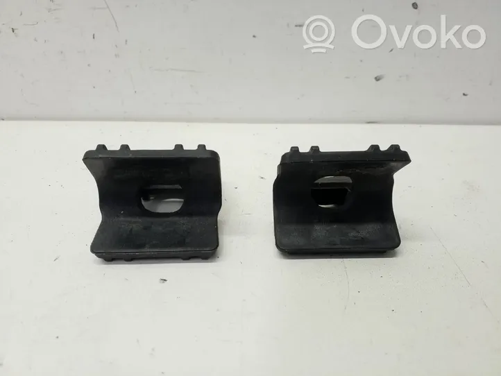 Opel Zafira C Staffa di montaggio del radiatore 13250318