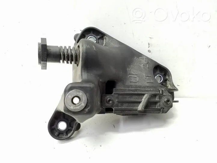 Chrysler 200 Staffa di montaggio del radiatore 68175035AA