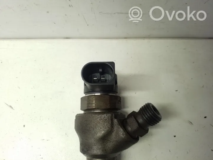 Volkswagen Tiguan Inyector de combustible 03L130277J