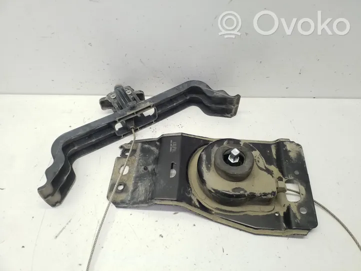 Chrysler Town & Country V Supporto di montaggio ruota di scorta 05109667AE