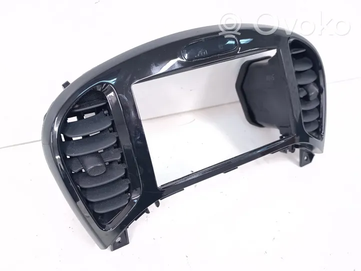 Nissan Juke I F15 Griglia di ventilazione centrale cruscotto 687501KK0A