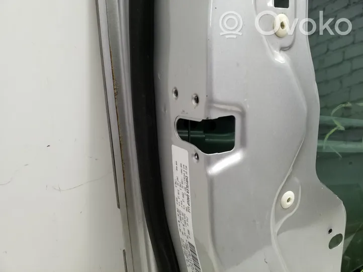 Chrysler Town & Country V Front door 