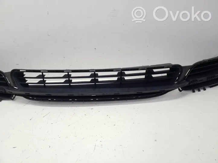 Chrysler Town & Country V Grille inférieure de pare-chocs avant 68127610AA