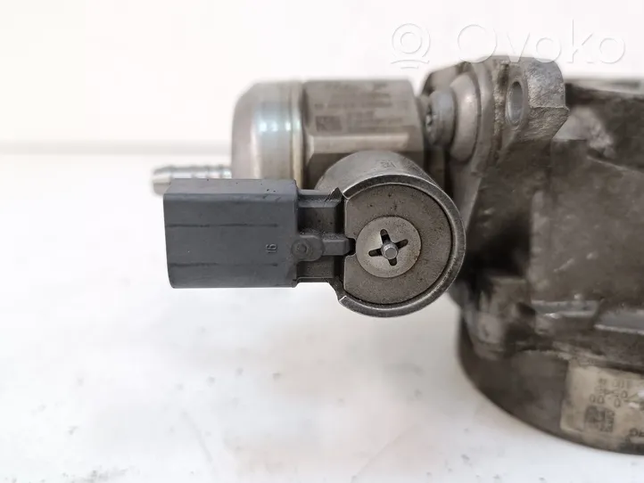 Volkswagen Tiguan Pompe d'injection de carburant à haute pression 06H127025N