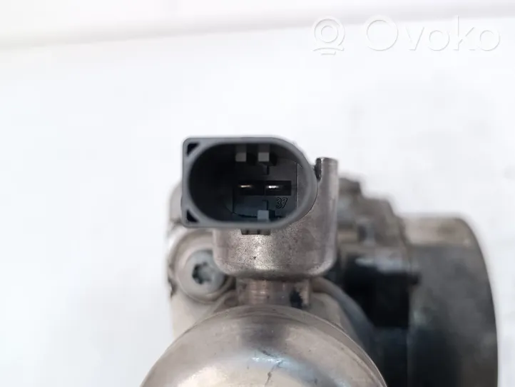Volkswagen Tiguan Pompe d'injection de carburant à haute pression 06H127025N
