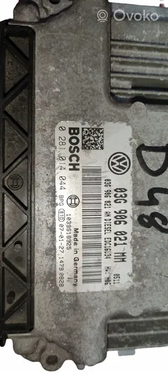 Volkswagen PASSAT B6 Sterownik / Moduł ECU 0281014044