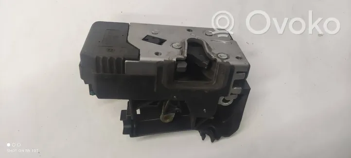 Opel Corsa C Zamek drzwi przednich 13154792GF