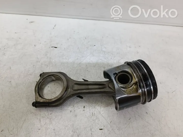 Peugeot 208 Piston avec bielle 