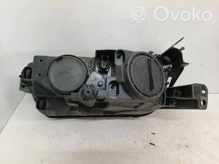 Citroen C4 II Picasso Lampa przednia 9675974880