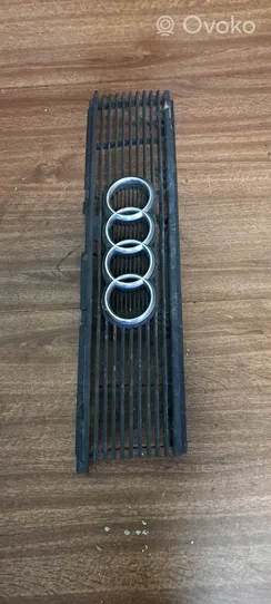 Audi 80 90 B2 Griglia superiore del radiatore paraurti anteriore 811853655