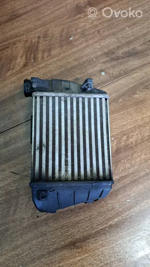 Audi A4 S4 B7 8E 8H Starpdzesētāja radiators 8e0145806