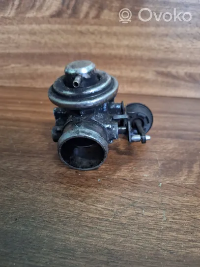 Volkswagen PASSAT B5 EGR valve 