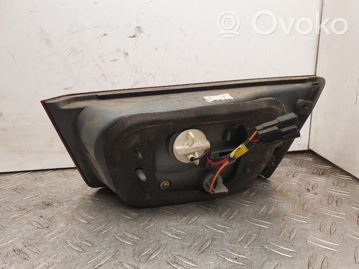 Hyundai Sonata Lampy tylnej klapy bagażnika 924033K0