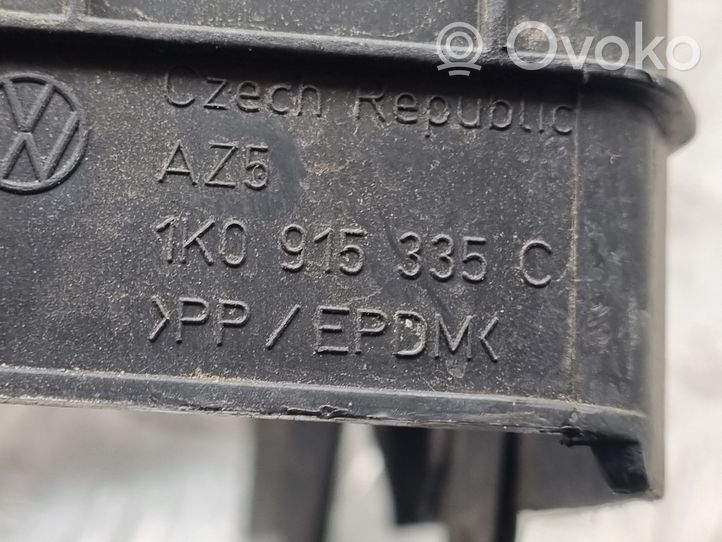 Audi A3 S3 8P Akkulaatikon alustan kansi 1K0915335C