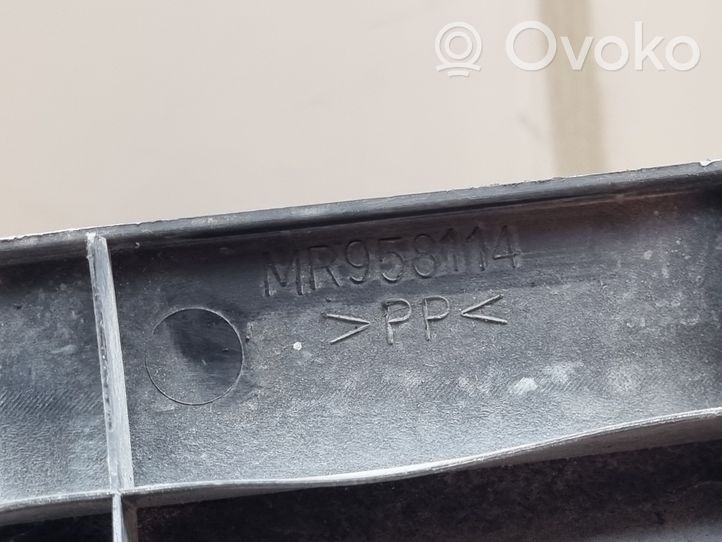 Mitsubishi Grandis Wlot / Kanał powietrza intercoolera MR958114