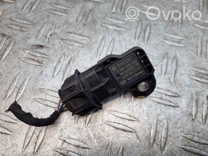 Opel Antara Air pressure sensor 0281006052