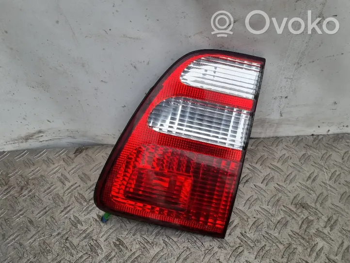 Toyota Land Cruiser (J100) Lampy tylnej klapy bagażnika 6078