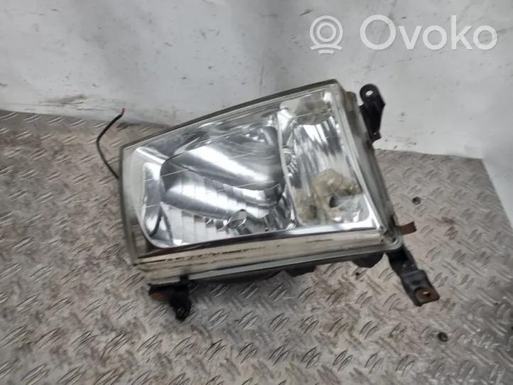 Toyota Land Cruiser (J100) Lampa przednia 6067