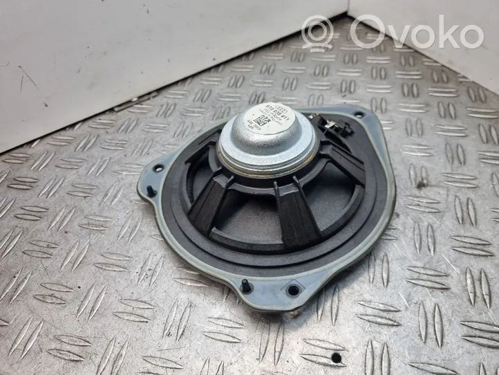 Audi A5 8T 8F Enceinte de porte arrière 8T0035411