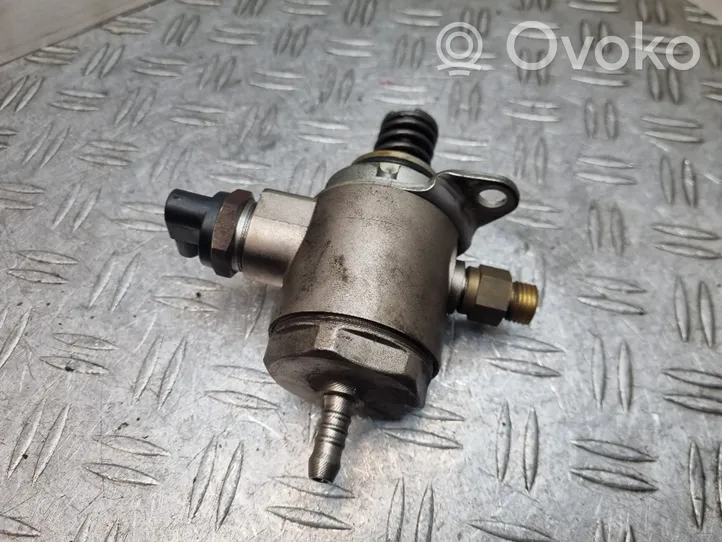 Audi A4 S4 B8 8K Pompe d'injection de carburant à haute pression 06J127025D