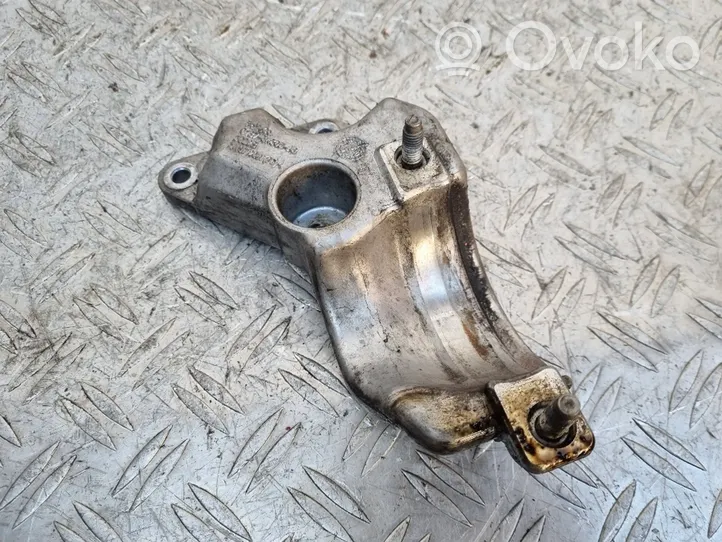 Ford Fiesta Vetoakselin tukilaakerin kiinnike C1B73K305AB