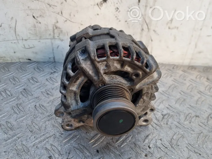 Volkswagen Golf VII Generatore/alternatore 04E903023J