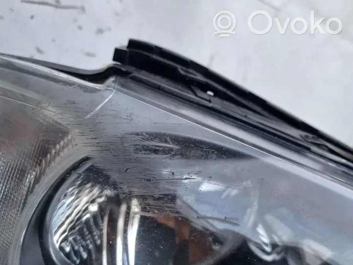 BMW 1 E81 E87 Lampa przednia 7249652