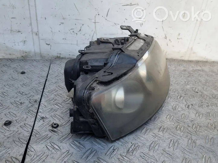 Audi A4 S4 B6 8E 8H Lampa przednia 8H0941004AD