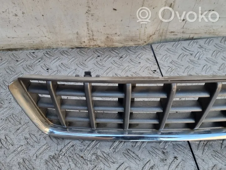 Audi A4 S4 B6 8E 8H Grotelės apatinės (trijų dalių) 8H0807647