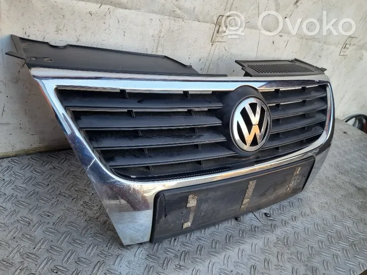 Volkswagen PASSAT B6 Front bumper upper radiator grill 3C0853651B