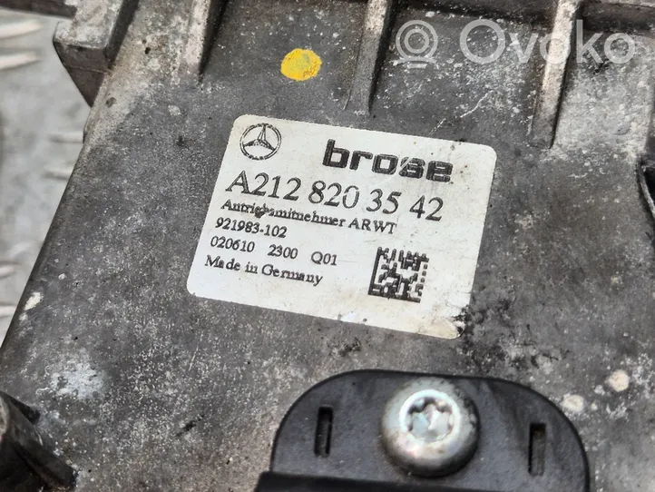 Mercedes-Benz E W212 Takaluukun/tavaratilan luukun nostomoottori A2128203542