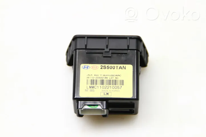 Hyundai ix35 Connettore plug in AUX 961102S500TAN