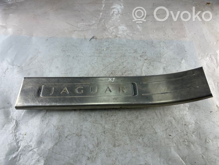 Jaguar XJ X351 Listwa progowa tylna AW93F13245