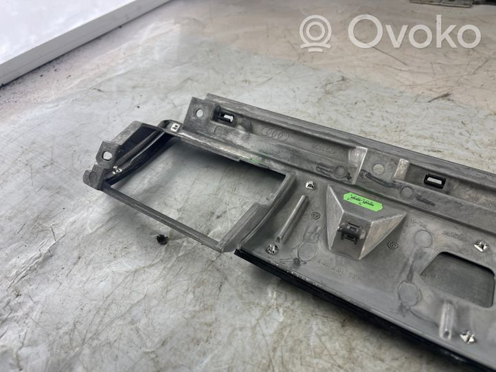 Audi A8 S8 D3 4E Rivestimento pannello centrale del cruscotto 4E2857185