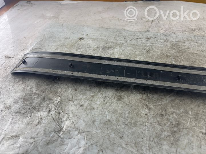 Audi A4 S4 B6 8E 8H Copertura del rivestimento del sottoporta anteriore 8E0853373