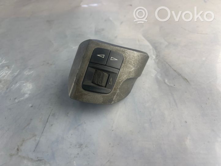 Opel Zafira B Boutons / interrupteurs volant 305260285057