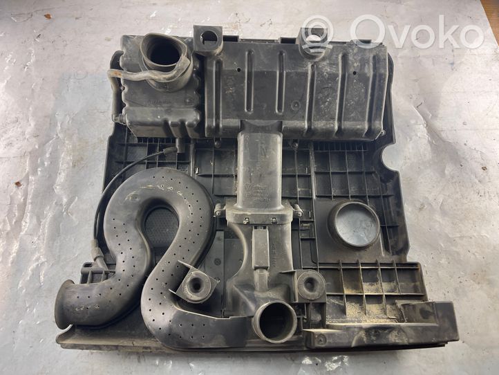 Volkswagen Polo Boîtier de filtre à air 03E129607D