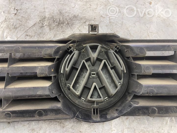 Volkswagen Polo IV 9N3 Grille calandre supérieure de pare-chocs avant 6N0853651