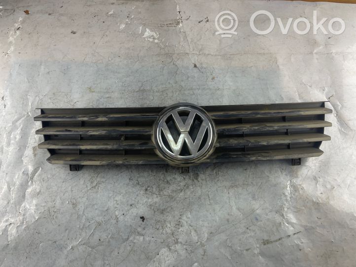 Volkswagen Polo IV 9N3 Griglia superiore del radiatore paraurti anteriore 6N0853651