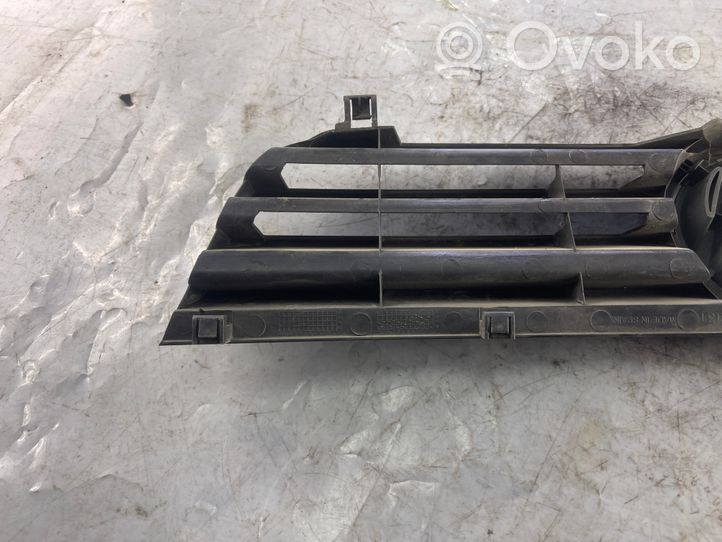 Volkswagen Polo IV 9N3 Griglia superiore del radiatore paraurti anteriore 6N0853651