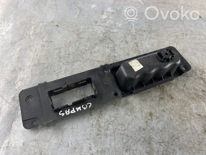 Jeep Compass Ramka przycisku otwierania szyby drzwi tylnych L0100807AB