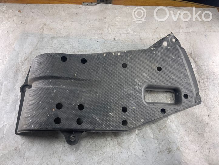 Toyota Corolla Verso E121 Osłona tylna podwozia 5839813070