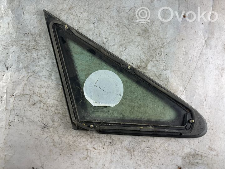 Opel Zafira A Front door vent window glass four-door 