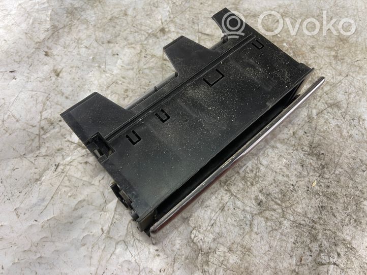 Mercedes-Benz E W210 Consolle centrale del vano portaoggetti 2106830091