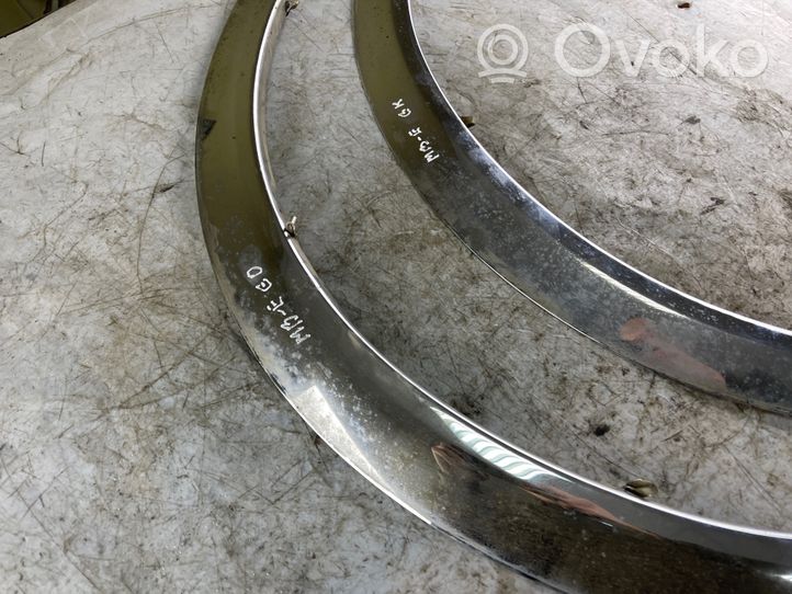 Mercedes-Benz E W210 Rivestimento passaruota posteriore 