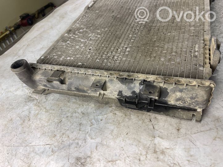 Mercedes-Benz E W124 Radiateur de refroidissement 217235218236