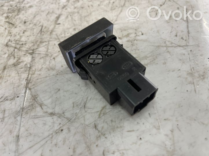 Hyundai Accent Windscreen/window heater switch 93710