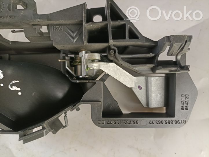 Citroen DS5 Iekšējais atvēršanas rokturītis 0512121447